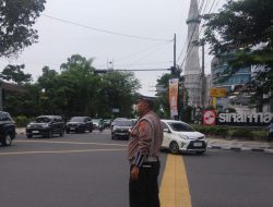 Personel Sat Lantas Polrestabes Medan Melaksanakan Pengaturan Pos Padat Pagi