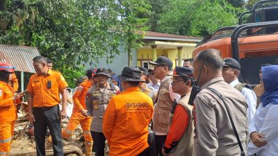 POLSEK PANCUR BATU TURUN EVAKUASI TERHADAP BENCANA TANAH LONGSOR DI DESA SEMBAHE