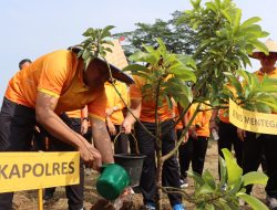 Kapolres Binjai Pimpin Olahraga Bersama, Tanam 100 Pohon Alpukat untuk Dukung Kelestarian Lingkungan